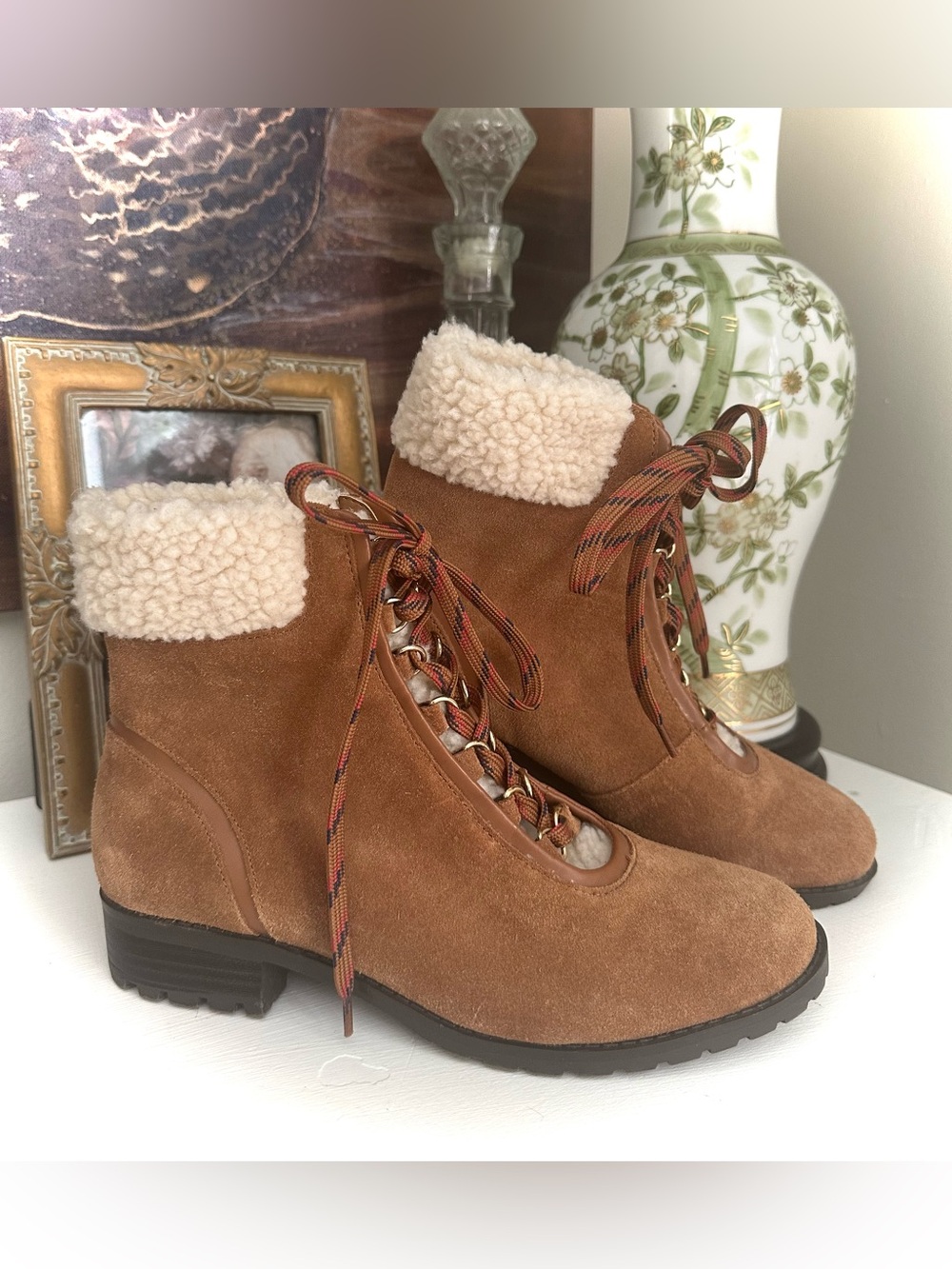 Crown & Ivy June Tan Suede Faux Sherpa Collar Lace Up Boots Sz 7